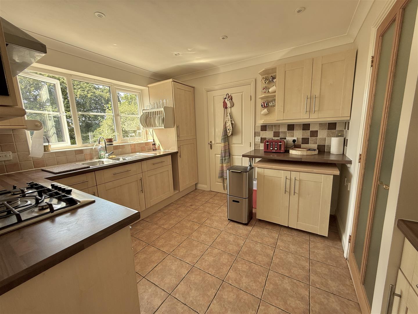Kitchen: